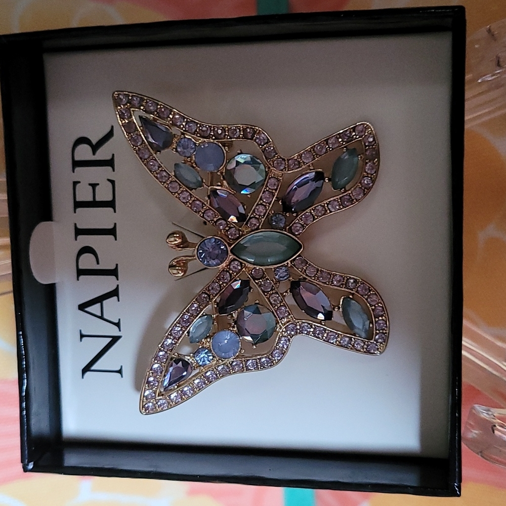 Cute! NIB Napier 🦋 brooch in box